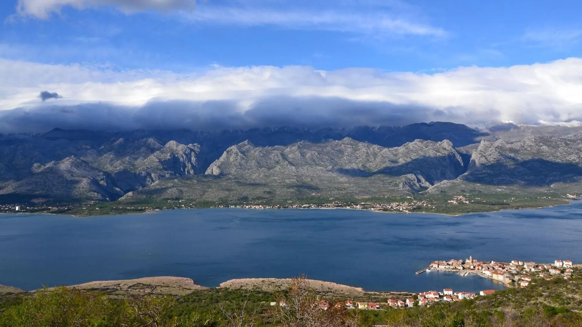 Apartment Grande Vista In Starigrad Paklenica With A Large Terrace