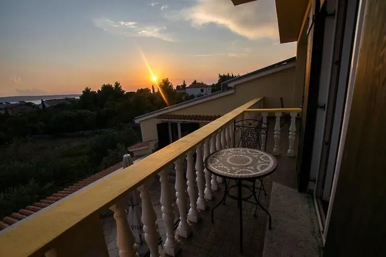 Apartment Grande Vista In Starigrad Paklenica With A Large Terrace Chorvatsko