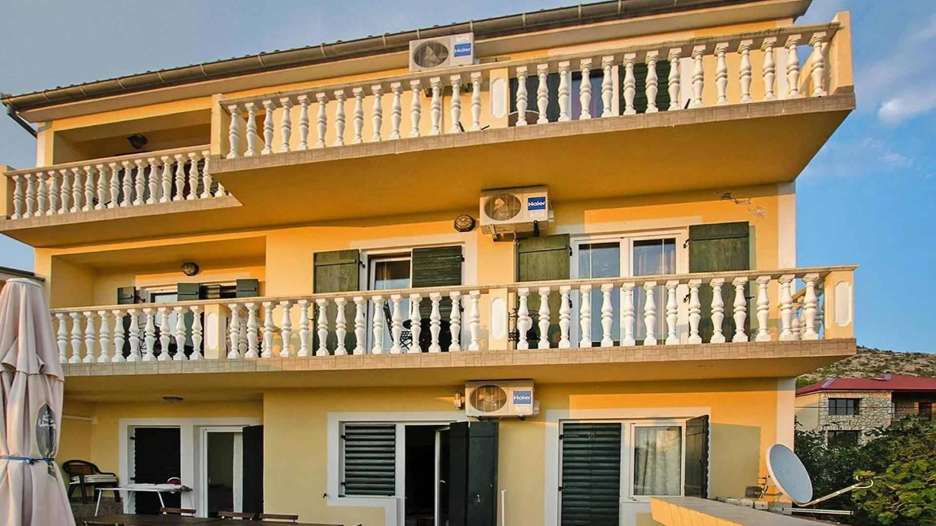 Apartment Grande Vista In Starigrad Paklenica With A Large Terrace